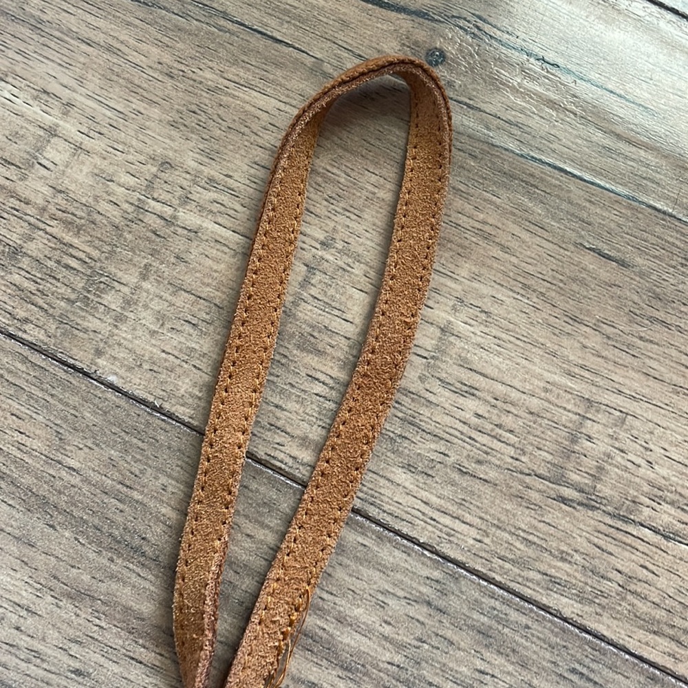 Chloe & Lex Scroll Wristlet - Picture 4 of 8